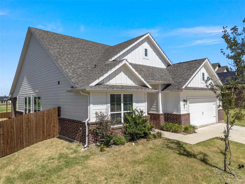 801 Taliaferro Trl, Springtown, TX 76082 photo