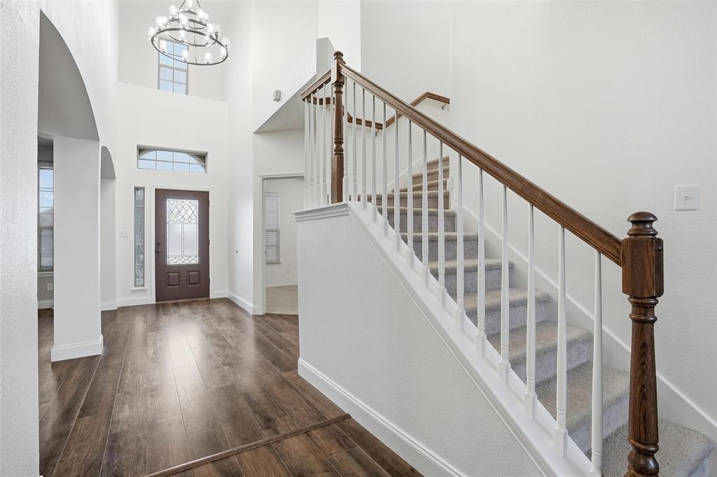 508 Lakeview Cir, Burleson, TX 76028 photo