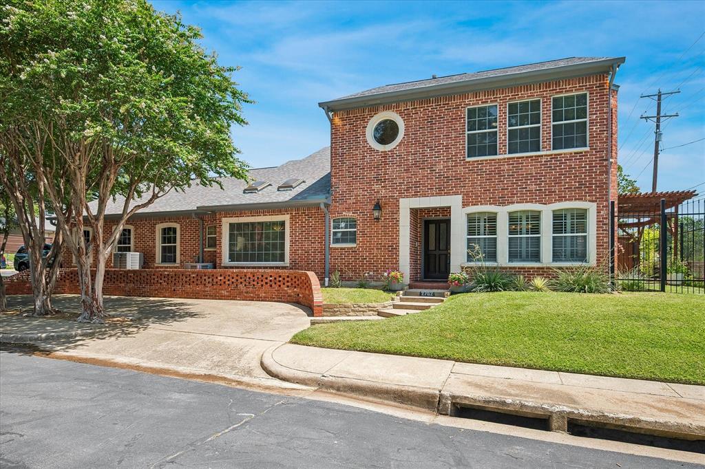 2702 Lawtherwood Ct, Dallas, TX 75214