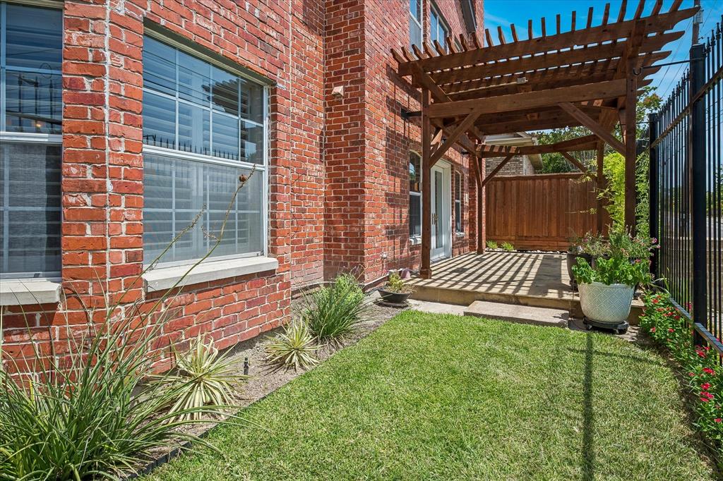 2702 Lawtherwood Ct, Dallas, TX 75214 photo