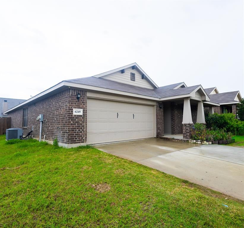 6249 Topsail Dr, Fort Worth, TX 76179 photo