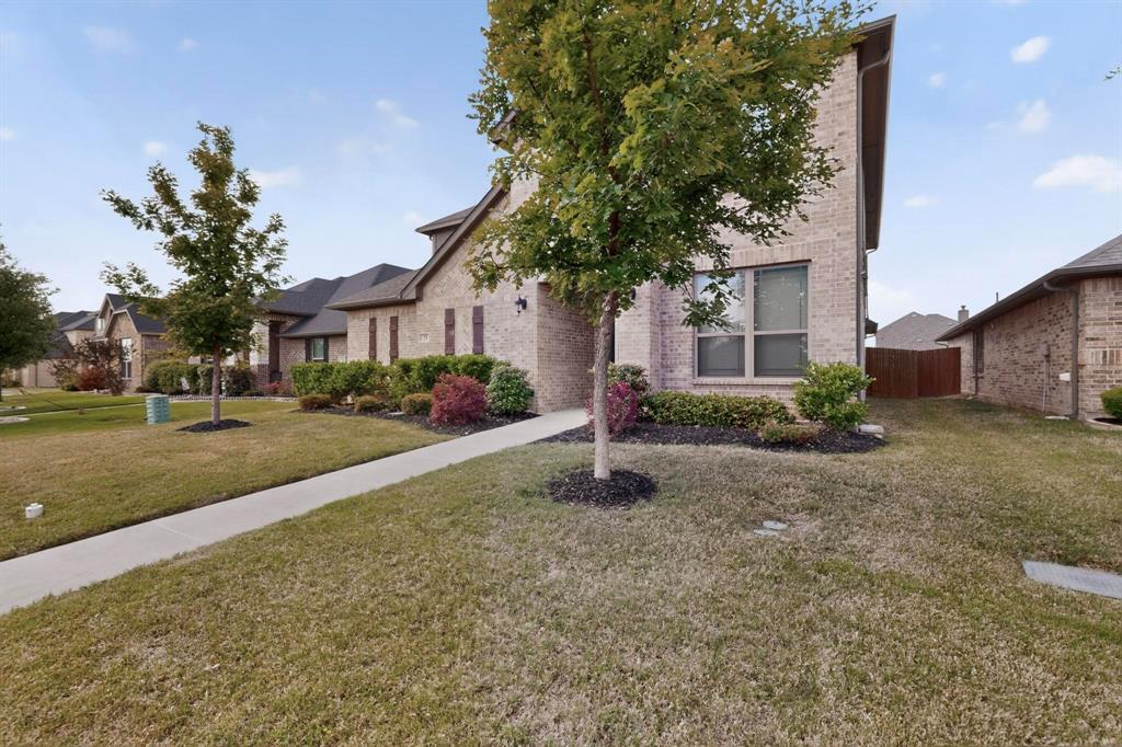 73 River Oaks Blvd, Waxahachie, TX 75165 photo