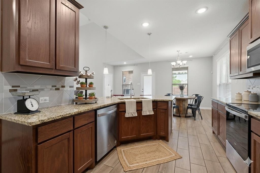73 River Oaks Blvd, Waxahachie, TX 75165 photo