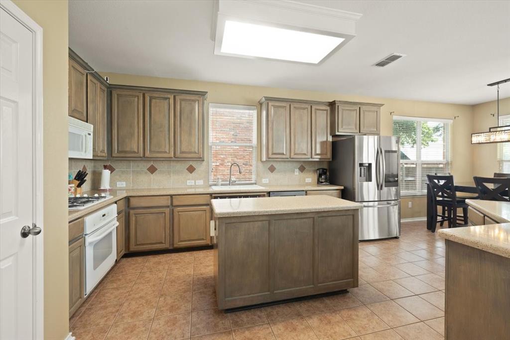 6705 Glade Dr, Arlington, TX 76001 photo