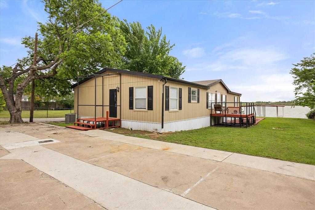 5821 Parkside Ct, Granbury, TX 76048