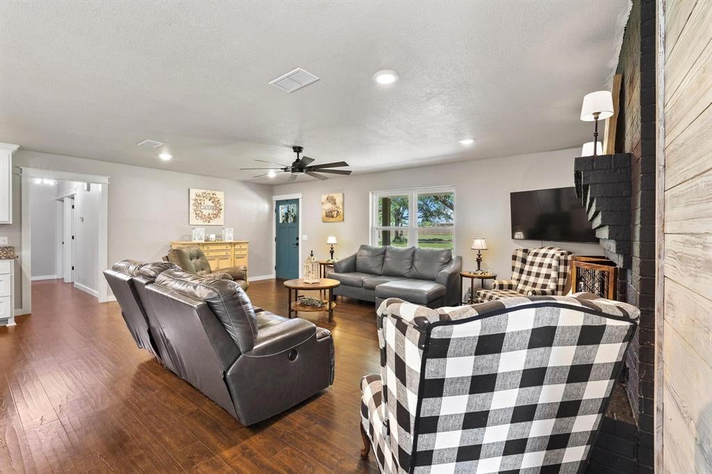 3353 County Road 2130, Telephone, TX 75488 photo