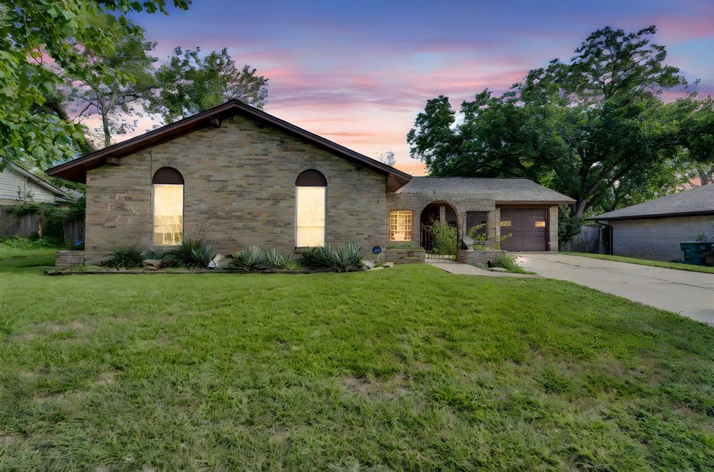 7509 Overhill Rd, Fort Worth, TX 76116