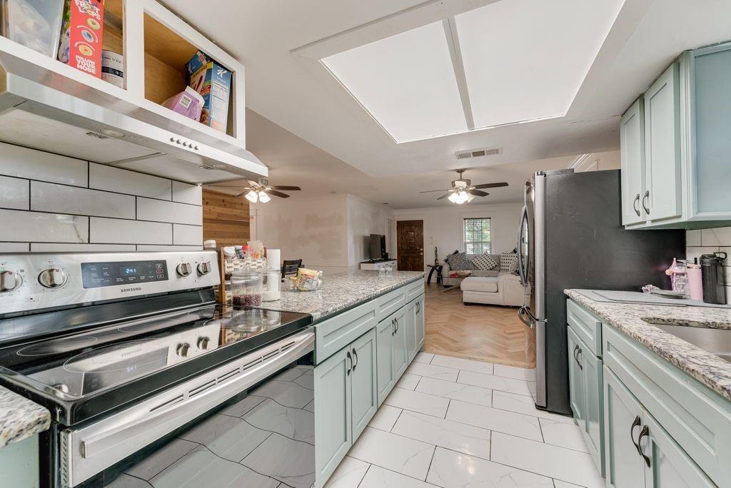 920 Meadowdale Dr, Royse City, TX 75189 photo