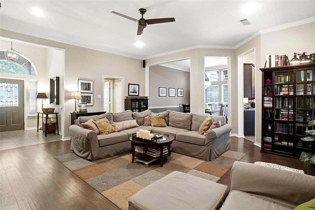 106 Honeysuckle Dr, Justin, TX 76247