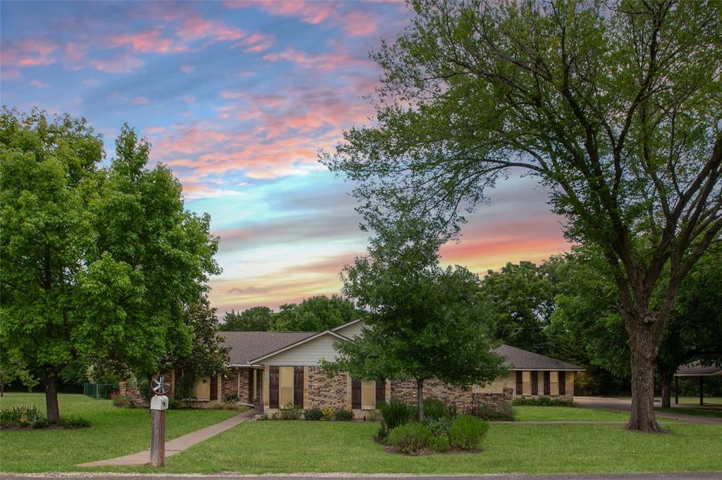 107 Oak Creek Ln, Davilla, TX 75154