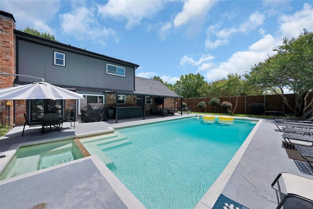 1601 Oak Meadow Dr, Irving, TX 75061 photo