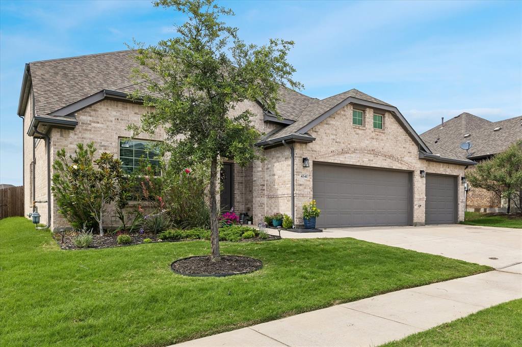 4341 Swallow Dr, Fort Worth, TX 76262