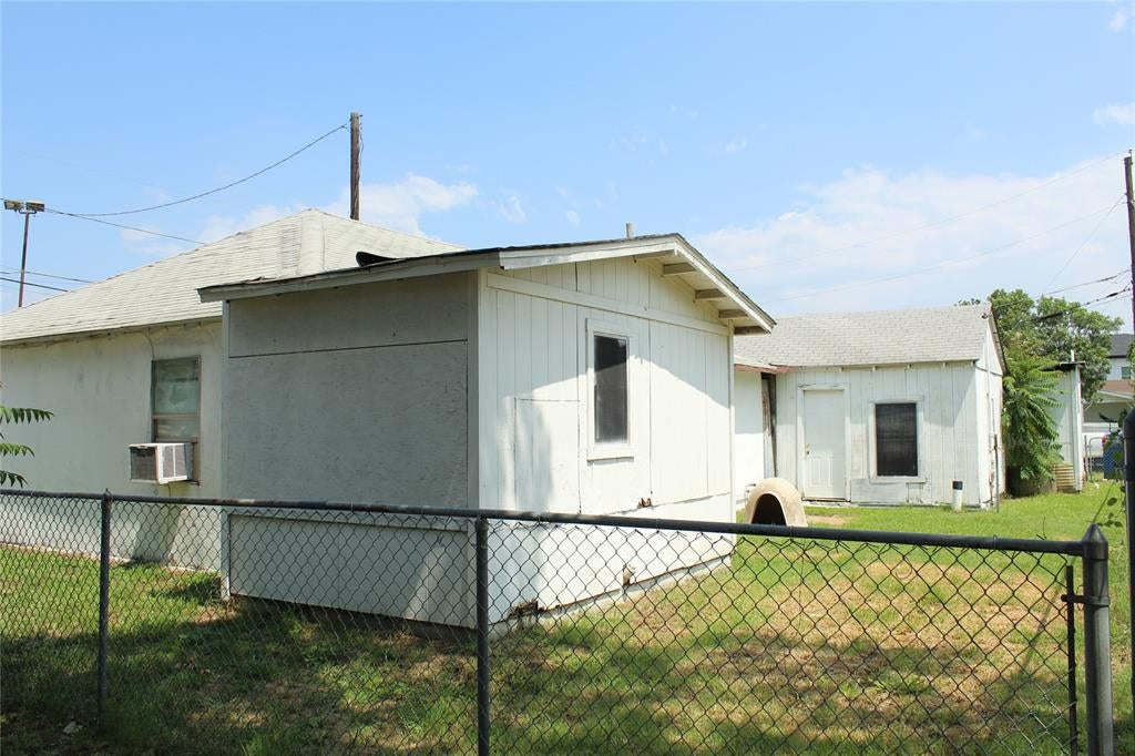 3122 Herbert St, Dallas, TX 75212 photo