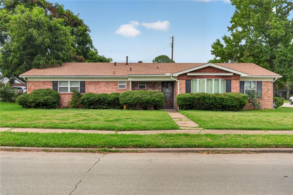 1605 Weathered St, Irving, TX 75062