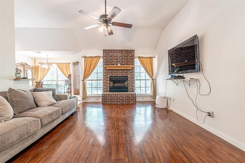 4427 Hunters Glen Ct, Granbury, TX 76048 photo