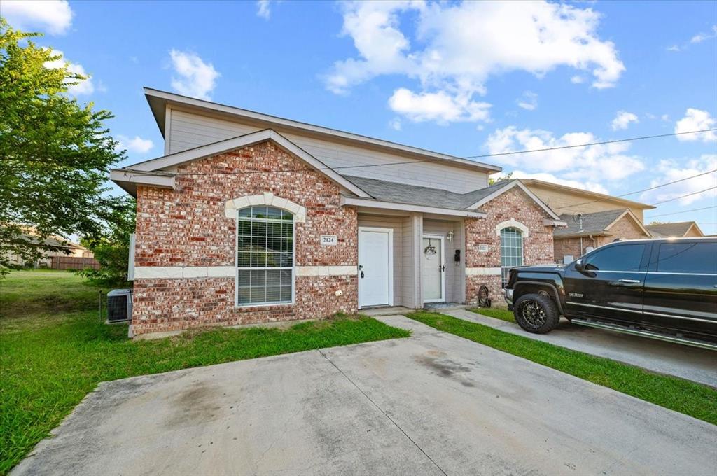 2122 East Roberts Dr, Grand Prairie, TX 75051