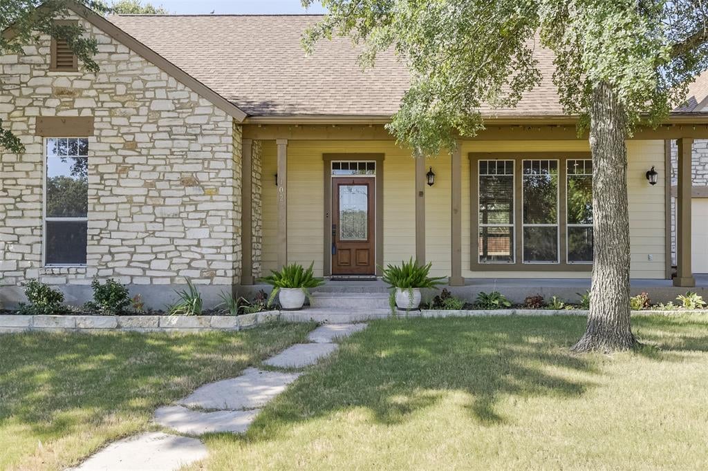 102 Tiffany Trl, Weatherford, TX 76086