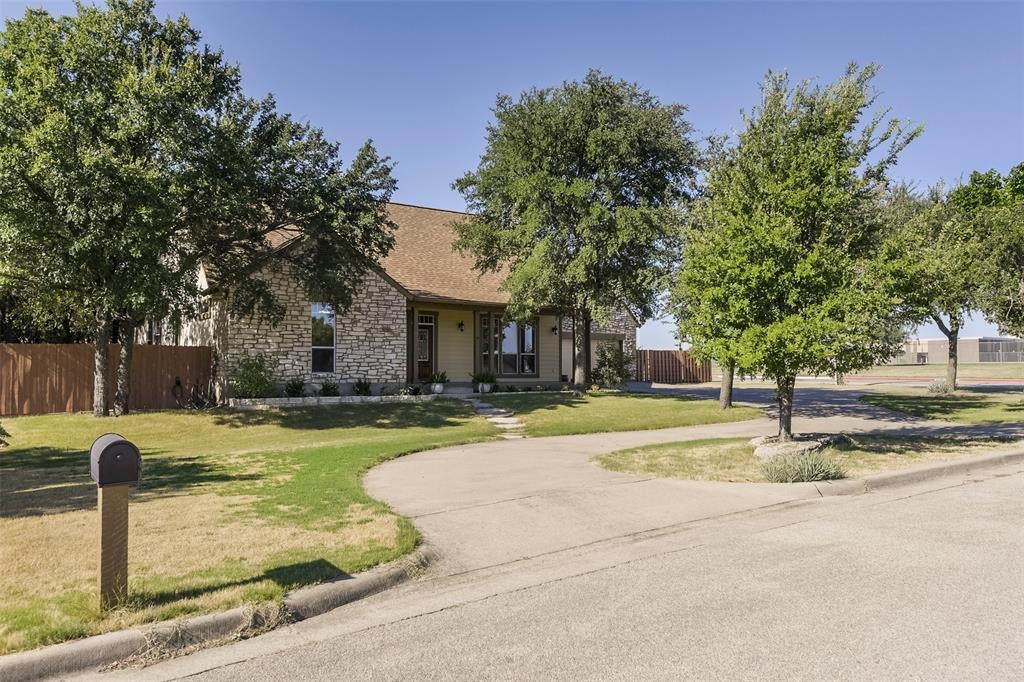 102 Tiffany Trl, Weatherford, TX 76086 photo
