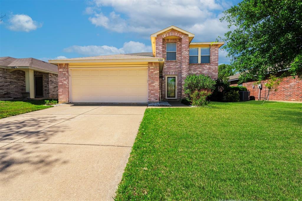 5209 Prestwick Dr, Fort Worth, TX 76135
