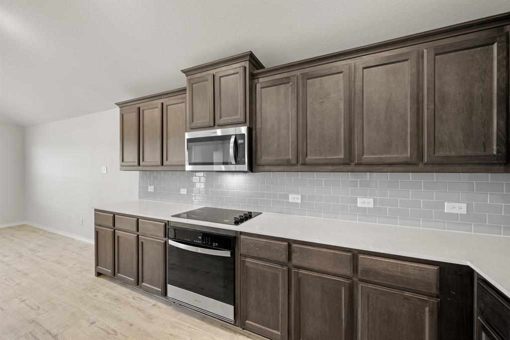 2637 River Bank Dr, Burleson, TX 76028 photo
