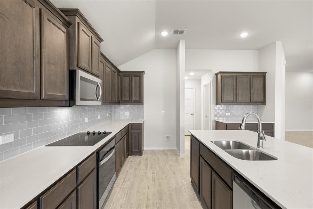 2637 River Bank Dr, Burleson, TX 76028 photo