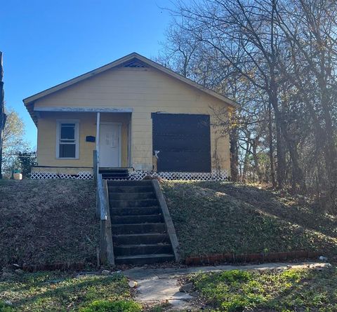 Single Family Residence in Shreveport LA 3011 Penick Street.jpg
