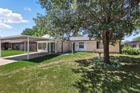 Single Family Residence in Saginaw TX 200 Hialeah Park Street.jpg