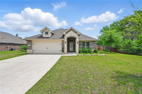 Single Family Residence in Azle TX 512 Hidden Springs Trail.jpg
