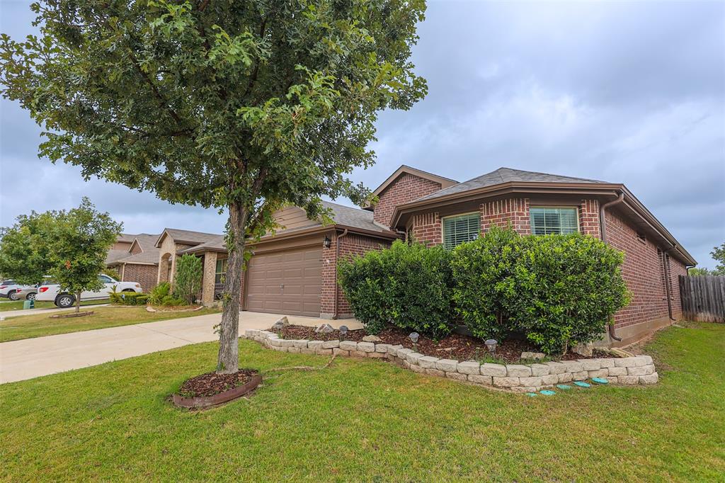 624 River Rock Dr, Azle, TX 76020 photo