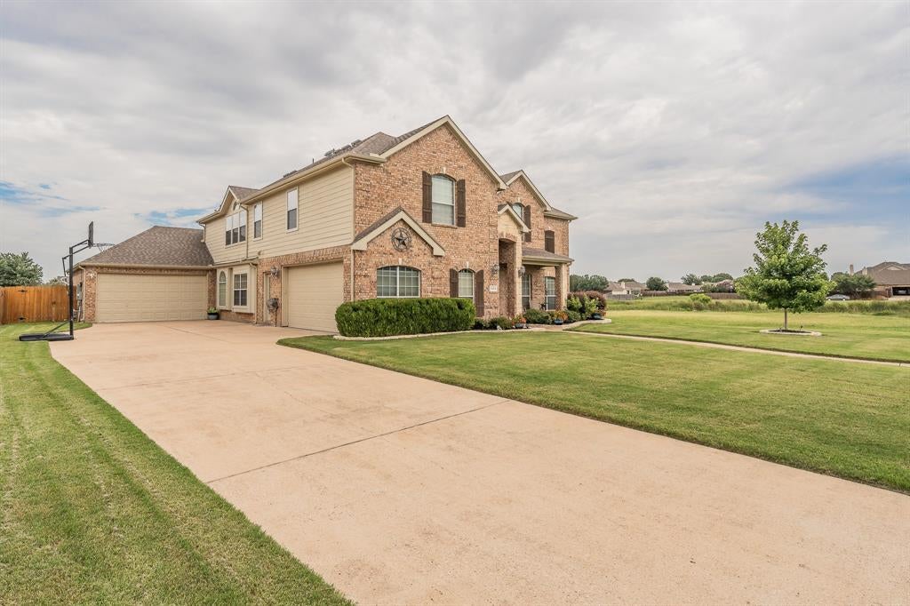 1424 Bassett Hound Dr, Fort Worth, TX 76052 photo