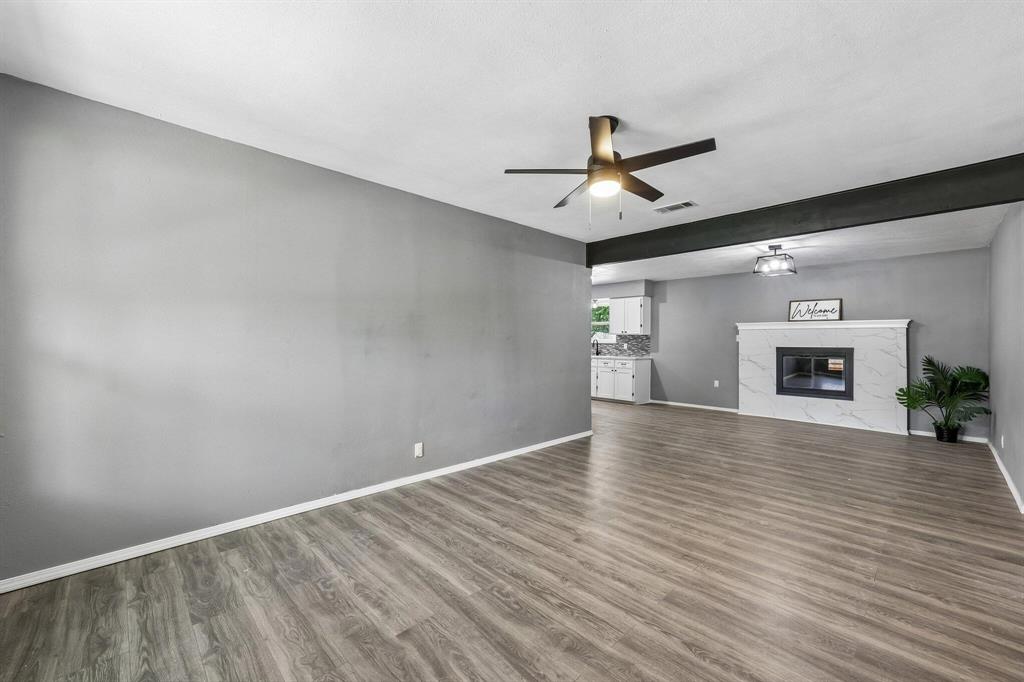 232 NW Jayellen Ave, Burleson, TX 76028 photo