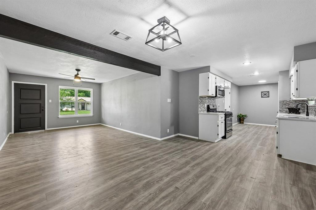 232 NW Jayellen Ave, Burleson, TX 76028 photo