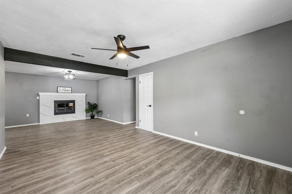232 NW Jayellen Ave, Burleson, TX 76028 photo