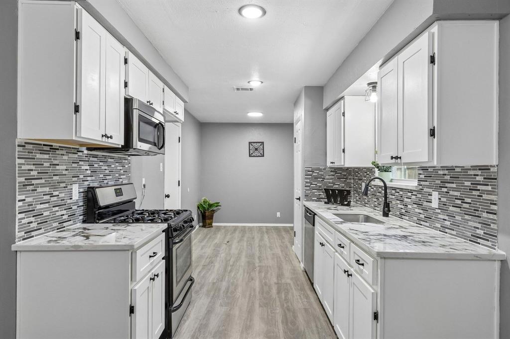 232 NW Jayellen Ave, Burleson, TX 76028 photo