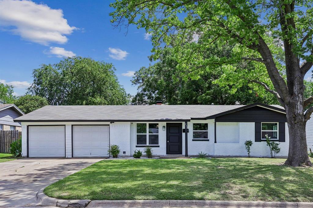 232 NW Jayellen Ave, Burleson, TX 76028 photo