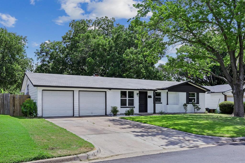 232 Jayellen Ave, Burleson, TX 76028
