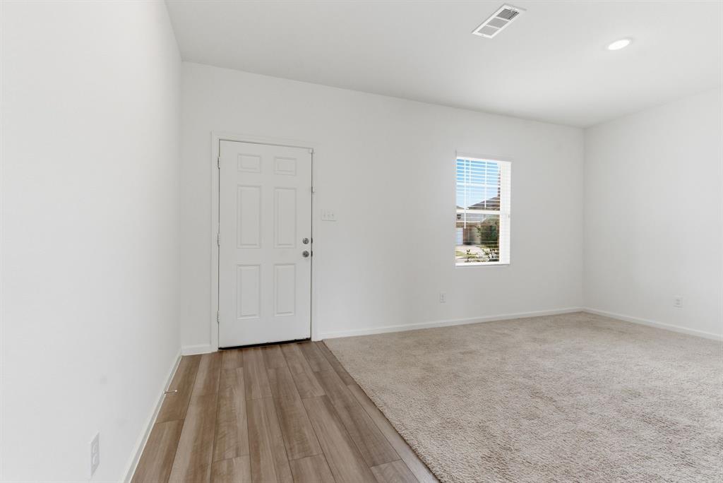 1648 Hossler Trl, Fort Worth, TX 76052 photo