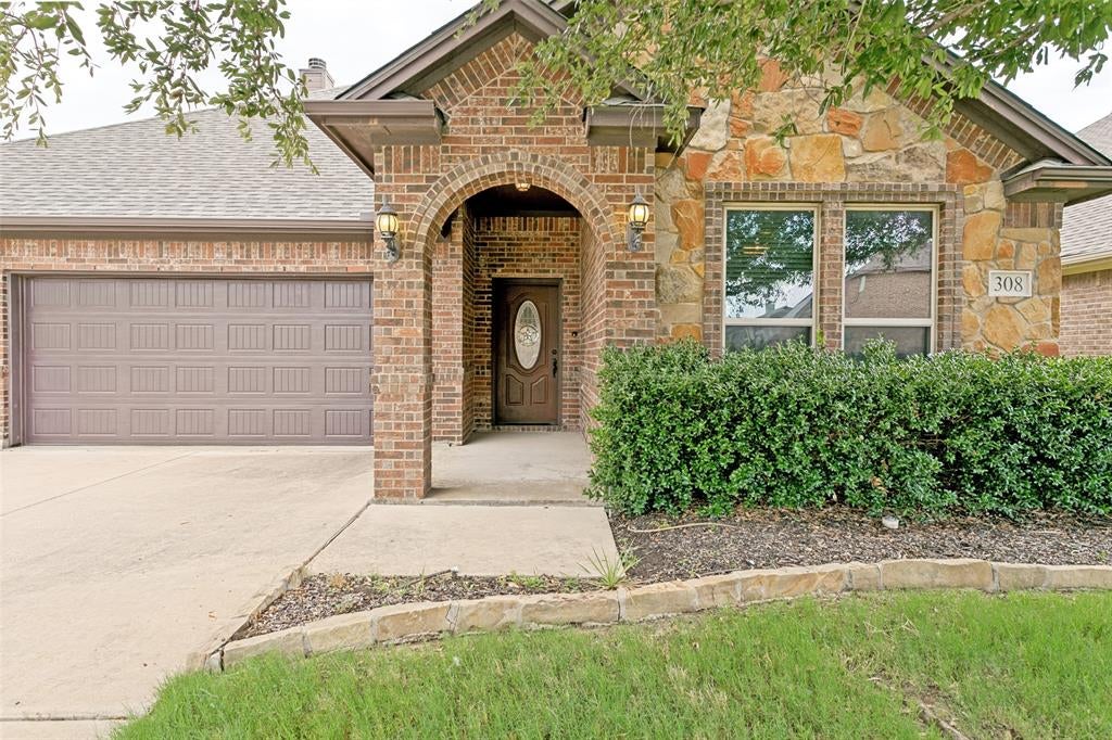 308 Pecos Dr, Burleson, TX 76028