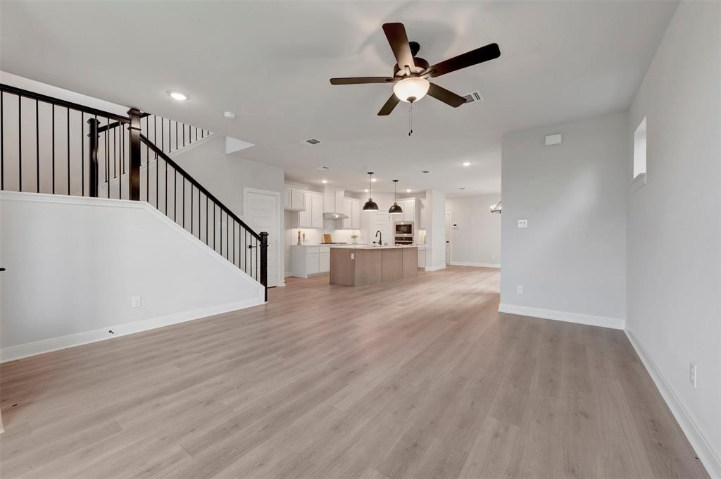 921 Carnation Dr, Crowley, TX 76036 photo