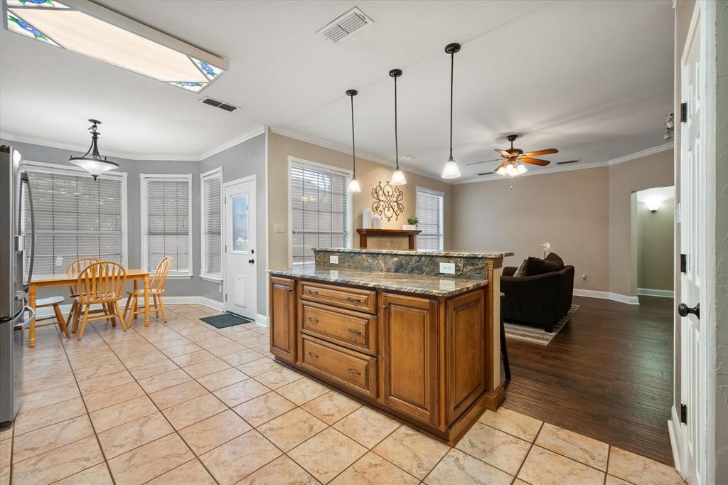 6111 Sandstone Dr, Arlington, TX 76001 photo