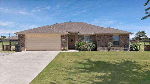 Single Family Residence in Azle TX 7450 Briar Road.jpg