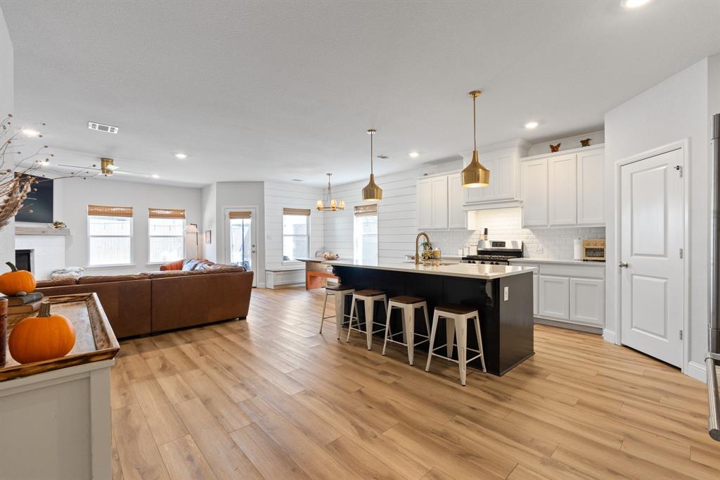 9812 Chaparral Pass, Fort Worth, TX 76126 photo