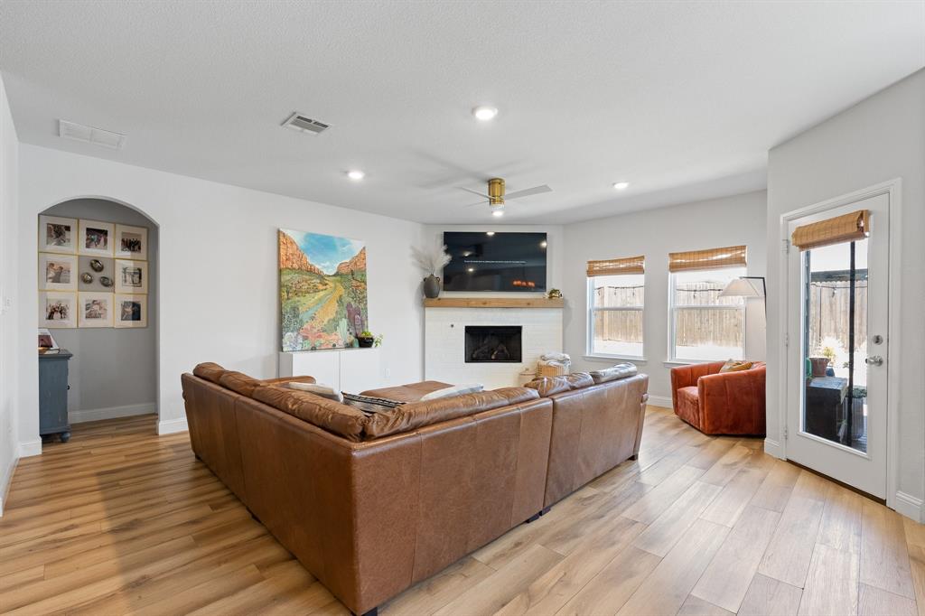 9812 Chaparral Pass, Fort Worth, TX 76126 photo