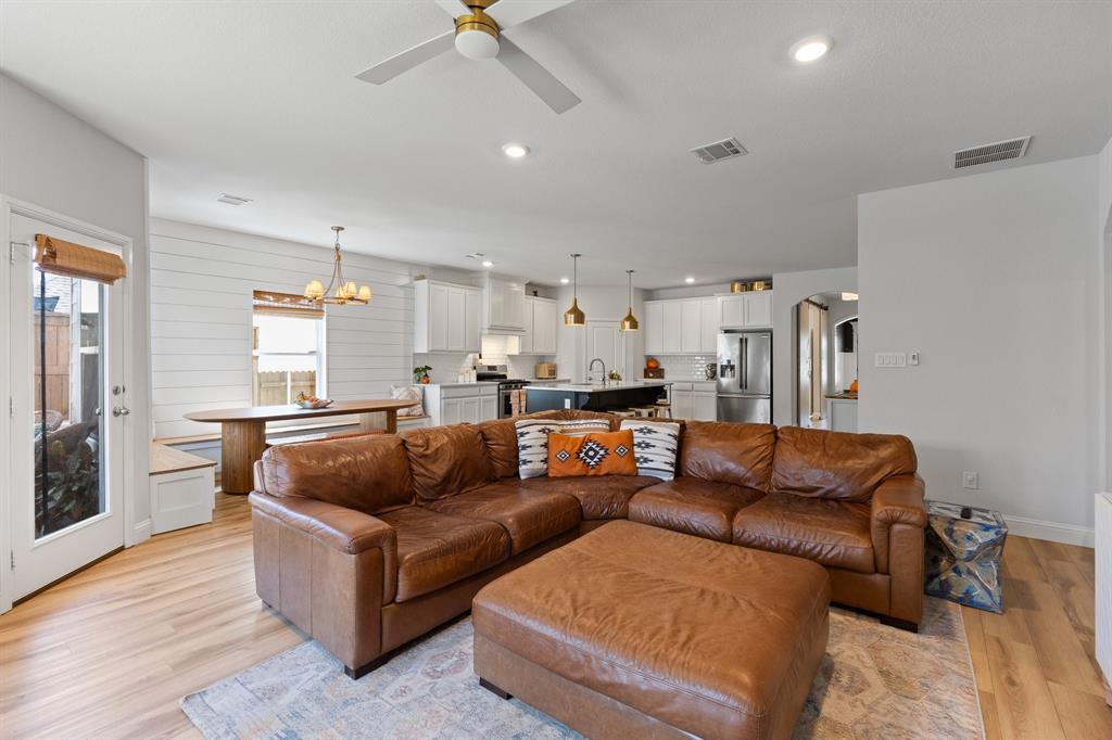 9812 Chaparral Pass, Fort Worth, TX 76126 photo