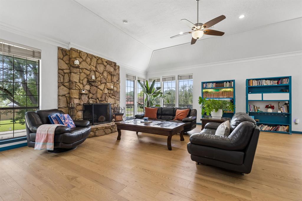 205 Balboa St, Irving, TX 75062 photo
