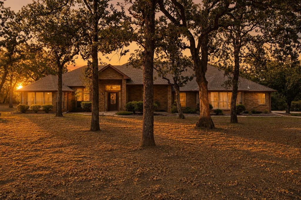 834 Cougar Rd, Lipan, TX 76462
