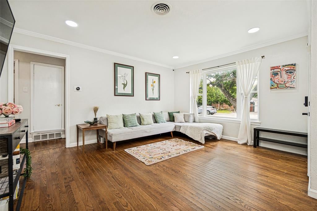2245 San Medina Ave, Dallas, TX 75228 photo