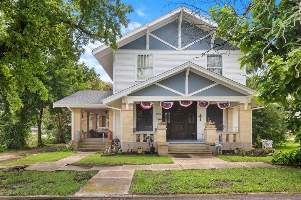 300 Hickory St, Honey Grove, TX 75446