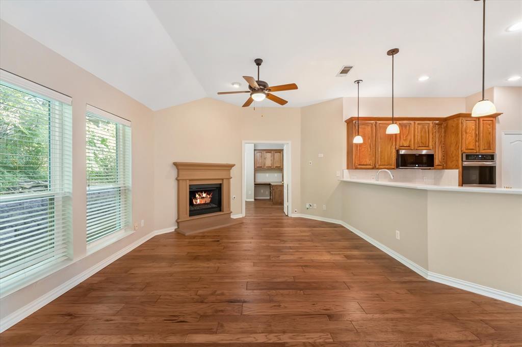 2817 Naples Dr, Hurst, TX 76054
