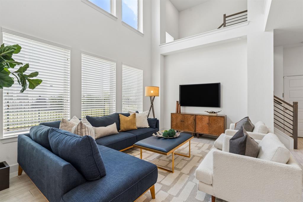 648 Courtyard Ln, Irving, TX 75039 photo